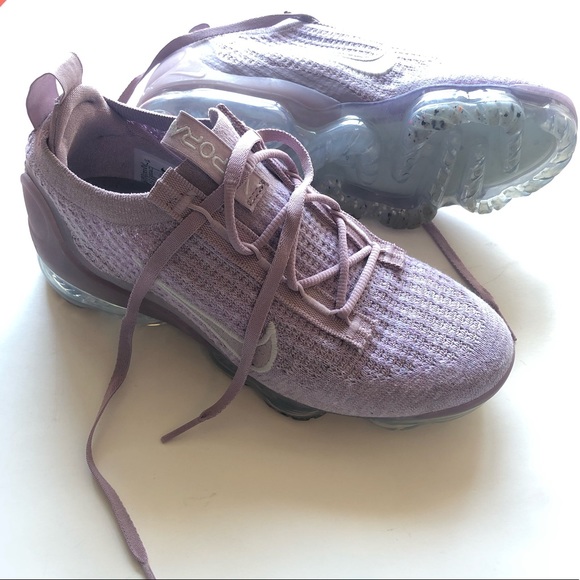 Nike Vapor Max Sneakers - Picture 2 of 9